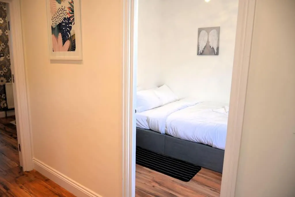Holiday home Spacious 5 Bedroom House London Dagenham